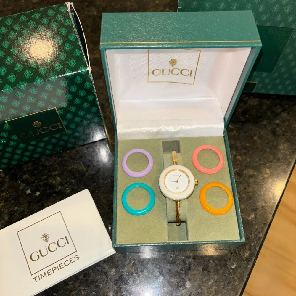 Gucci Gold Timepiece with Interchangeable Bezels - Picture 2 of 9